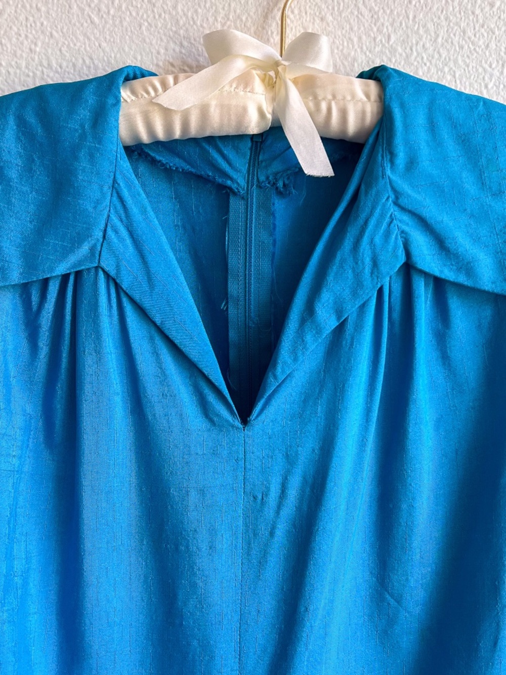 Vintage 1970s Teal Silk Dress With Tie (M) - Picture 6 of 15